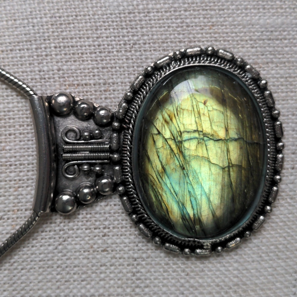 Vintage LABRADORITE silver pendant.  Bali Statement ,  15"+2" snake chain.  box